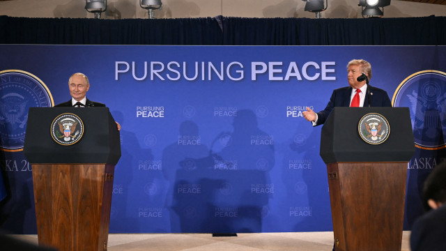 Trump e Putin assinalam sem detalhes progressos na cimeira no Alasca