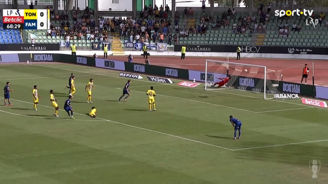Este golaço permitiu ao Famalicão manter-se no topo da I Liga