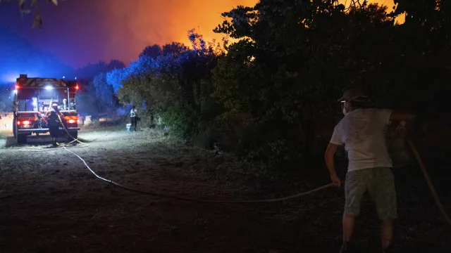 
                    Proteção Civil reconhece que 5 incêndios estão a causar maior preocupação
                