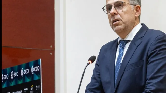 
                    Bastonário dos Advogados alerta para pressões sobre as democracias
                