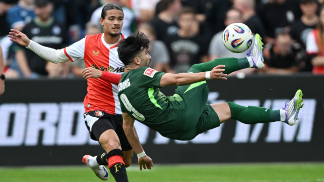Wolfsburgo avisa Benfica sobre Mohamed Amoura: 