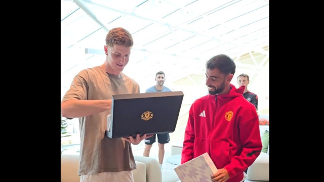 Três estrelas da NBA visitaram United e Bruno Fernandes trocou prendas