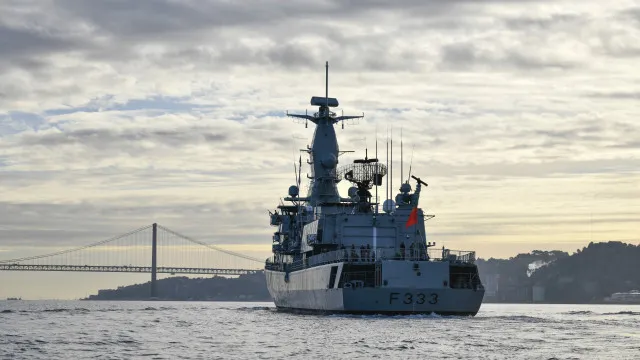 
                    Navio da Marinha parte de Lisboa para missão em 15 países africanos
                