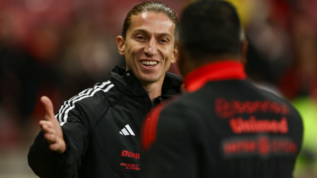 Filipe Luís festeja classificação em Porto Alegre e aponta Flamengo em 'reconstrução'