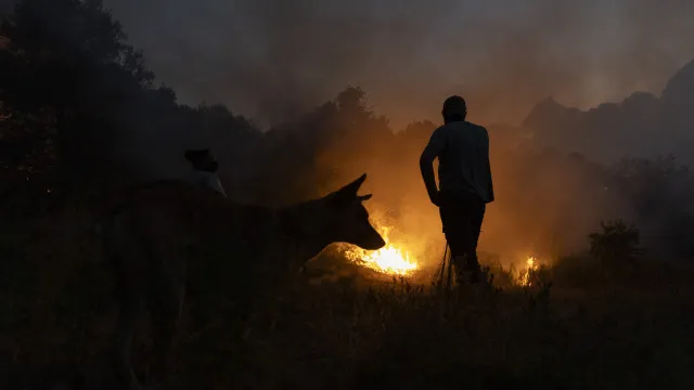
                    Fogo em Chaves com duas frentes ativas e mais de 170 operacionais
                