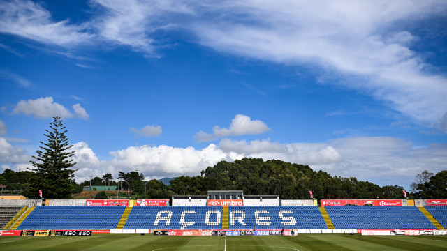 Santa Clara arrasa postura do Estoril: 