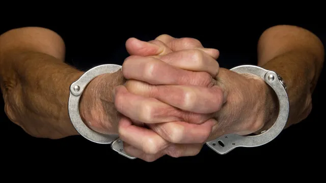 
                    Vila Franca: Responsável de loja detido após funcionários agredirem homem
                