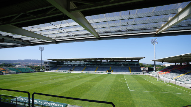 Paços de Ferreira e Felgueiras anulam-se na Capital do Móvel