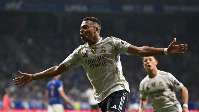 Real Madrid vence Oviedo com Mbappé de ouro e polémica à mistura