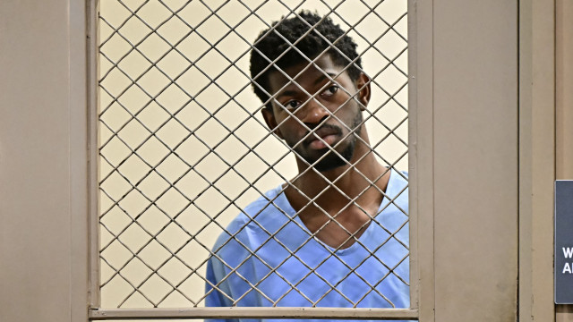 Lil Nas X acusado de quatro crimes após ser apanhado quase nu na rua