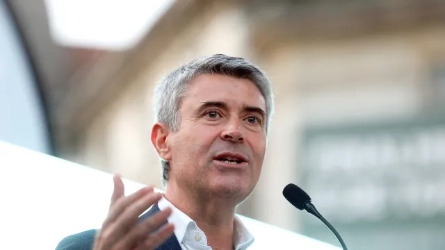 
                    Carneiro diz ser líder político 