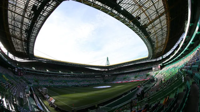 
                    Sporting-Alverca: Leão em busca de dar a volta a início de época difícil
                