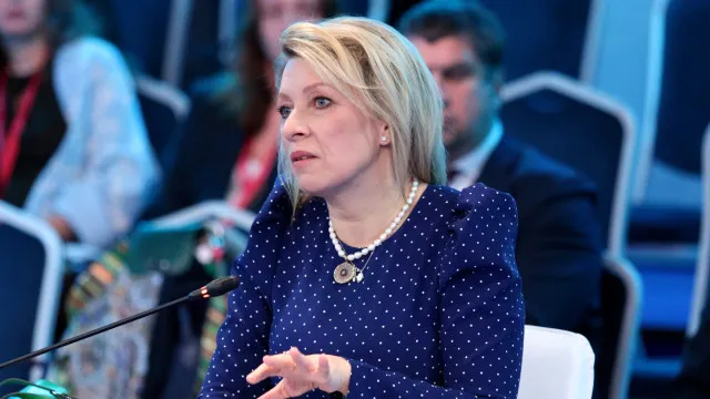 
                    Rússia acusa candidatos franceses de usar 