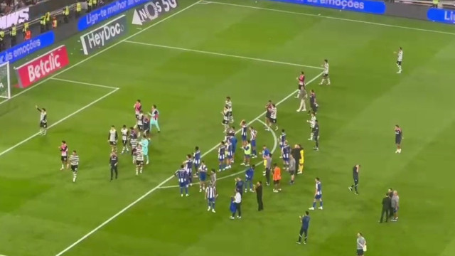 FC Porto fazia a festa e adeptos do Sporting responderam: 