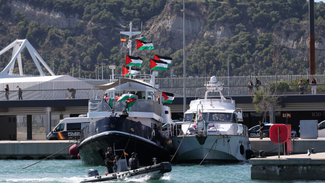 Flotilha se aproxima de Gaza e fala em 'manobras de intimidação' de Israel