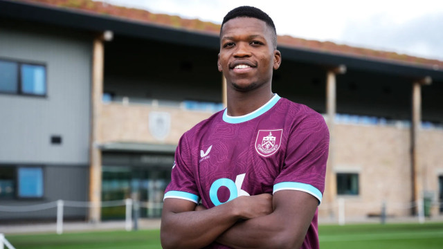 Oficial: Burnley confirma Florentino. Médio emotivo no adeus ao Benfica