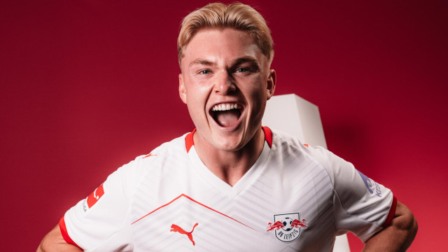 Oficial: Conrad Harder ruma ao Leipzig e rende 'euromilhões' ao Sporting