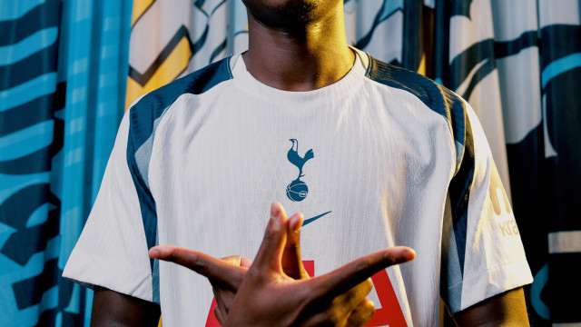 Oficial: Randal Kolo Muani emprestado pelo PSG ao Tottenham