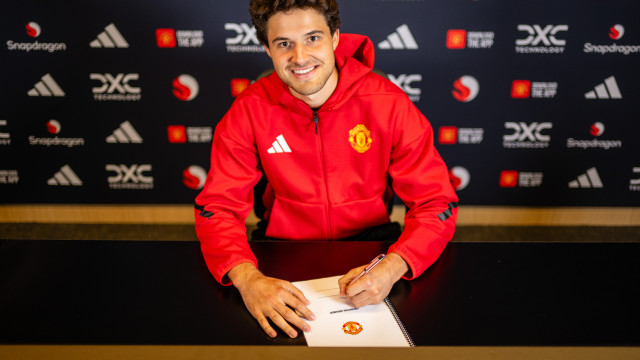 Oficial: Belga Senne Lammens reforça baliza do Manchester United