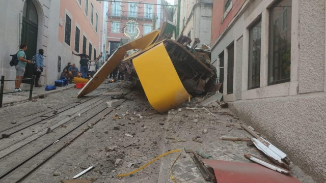 Famoso 'elevador da Glória' em Lisboa descarrila e deixa 15 mortos