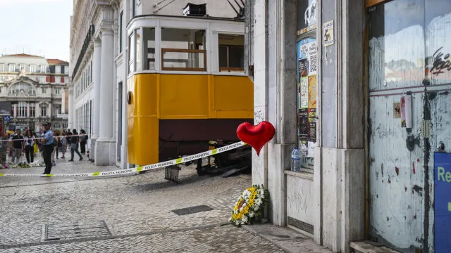 
                    Elevador da Glória: Um ano depois, há 4 famílias de vítimas indemnizadas
                