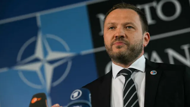 
                    MNE estónio afasta alegações de Zelensky sobre possível ataque russo
                