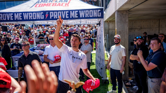 Morreu Charlie Kirk, aliado de Trump, após ser baleado em evento no Utah