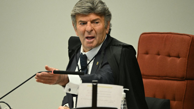Fux absolve Bolsonaro e condena Braga Netto e Cid pela trama golpista