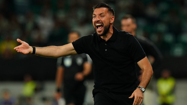 Lesões de ponta a ponta obrigam Farioli a mexer no FC Porto