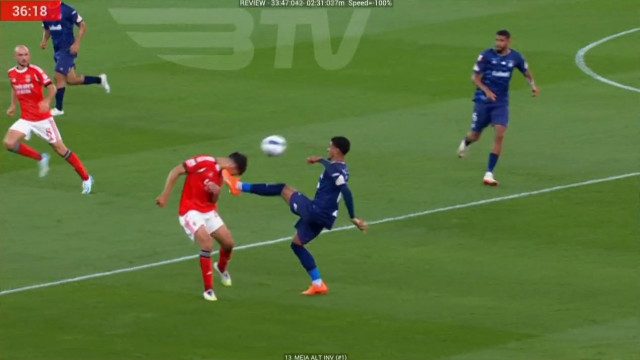 This is the bid that motivated Paulo Victor's expulsion at Benfica-Saanta Clara