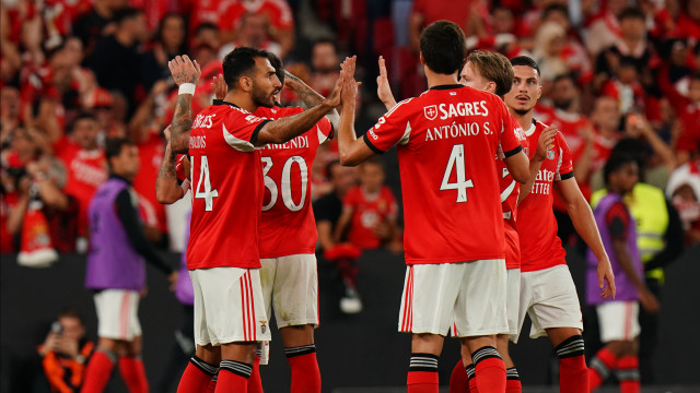 Otamendi 'Slide' and Santa Clara 'freezes' Benfica at Estádio da Luz