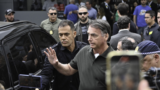 Bolsonaro recebe alta após remoção de lesões; exame mostra anemia