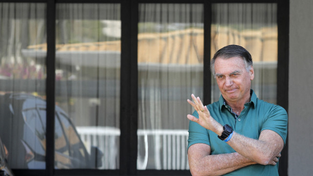 Bolsonaro pode perder patente no Exército após condenação por golpe