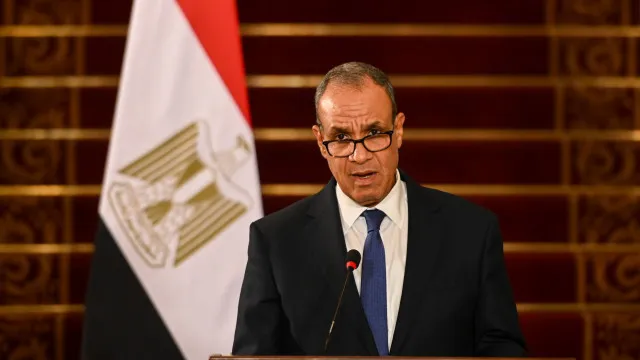 
                    MNE paquistanês reúne-se domingo com homólogos do Médio Oriente no Cairo
                