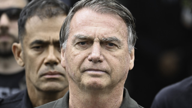 Bolsonaro no hospital para fazer exames (após cair e bater com a cabeça)