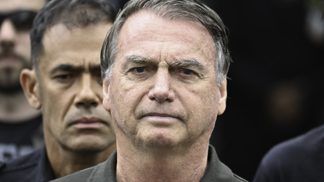 Bolsonaro no hospital para fazer exames (após cair e bater com a cabeça)