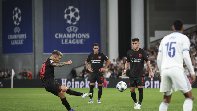 Grimaldo ajuda Leverkusen em Copenhaga. Monaco goleado pelo Brugge