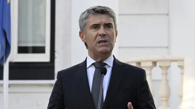 Líder do PS acusa Governo de ignorar economia do mar