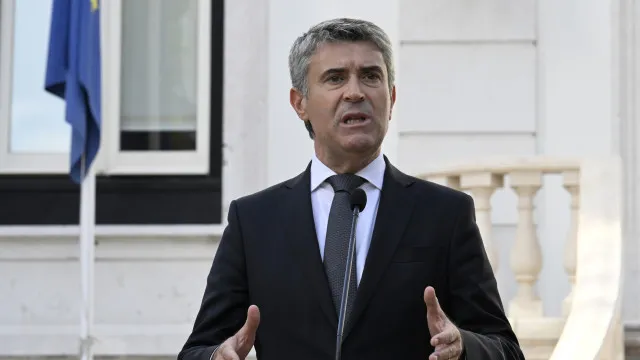 Combustíveis? Governo continua "a lucrar", portaria "desmentiu" ministro