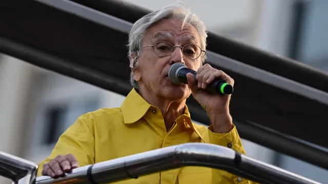 
                    Caetano Veloso, Bonga e Marina Sena no festival Coala em Cascais
                