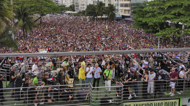 57 anos depois: Caetano, Chico e Gil juntos contra amnistia a Bolsonaro