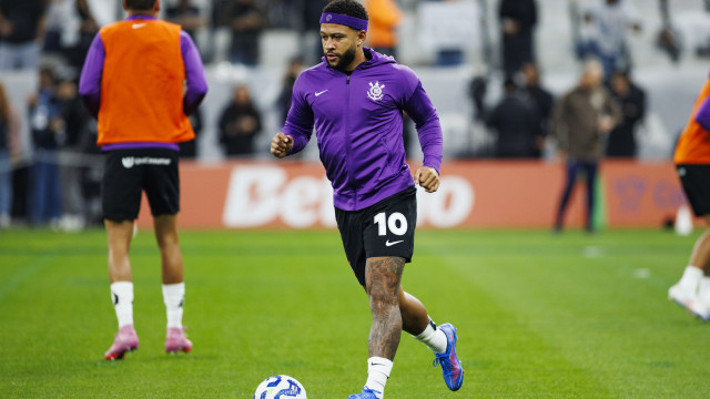 Corinthians pede para Memphis deixar hotel que custa R$ 250 mil por mês