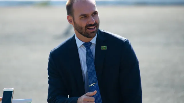 Governo dos EUA concede green card a Eduardo Bolsonaro