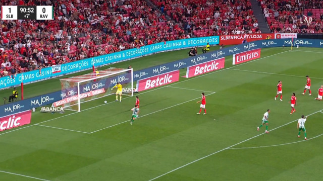 Golaço do Rio Ave ao cair do pano 'congelou' Benfica... e José Mourinho
