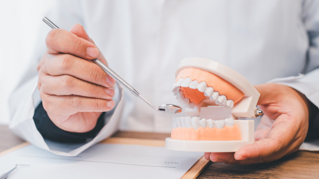 Detido anestesista que atendeu menina que morreu após ida ao dentista