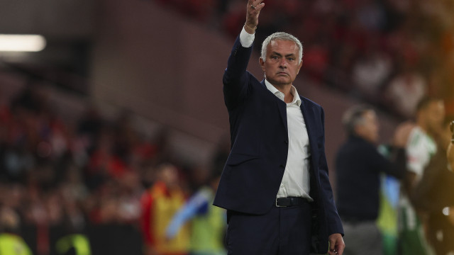 Mourinho mexe... mas pouco. Os onzes do Desp. Chaves-Benfica