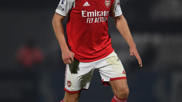 Ex-jogador do Arsenal Billy Vigar morre após choque em campo