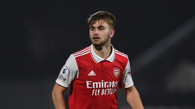 Ex-jogador do Arsenal Billy Vigar morre após choque em campo