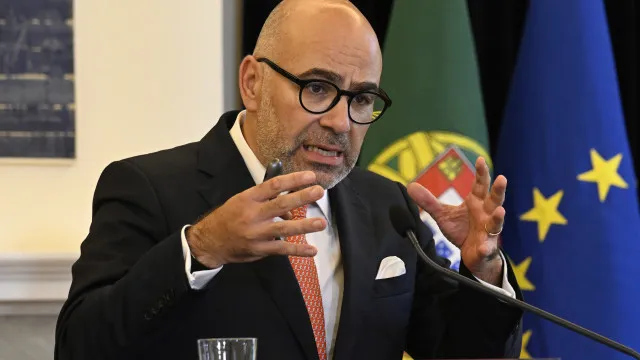 
                    Subconcessões permitirão à CP colocar material em linhas menos lucrativas
                