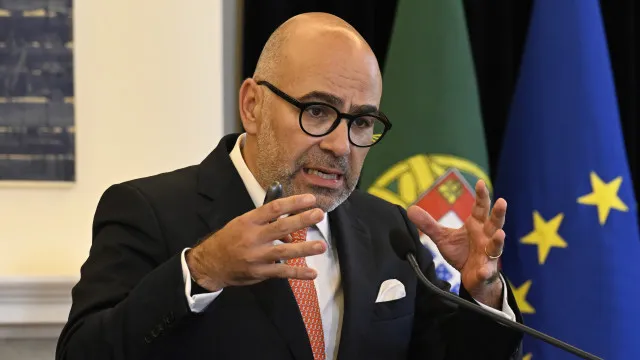 
                    Parlamento aprova audição de Pinto Luz sobre privatização da TAP
                